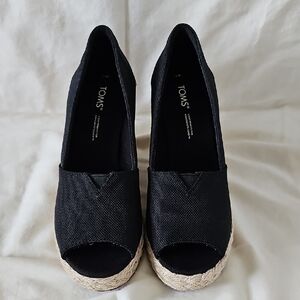Toms Black Wedge Shoes with Tan Sole New No Tags